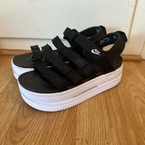 Nike Icon Classic Platform Women’s Sandals Size 9